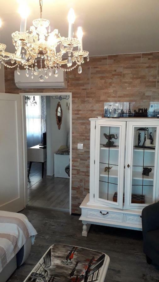 Apartment Stella พูลา ภายนอก รูปภาพ